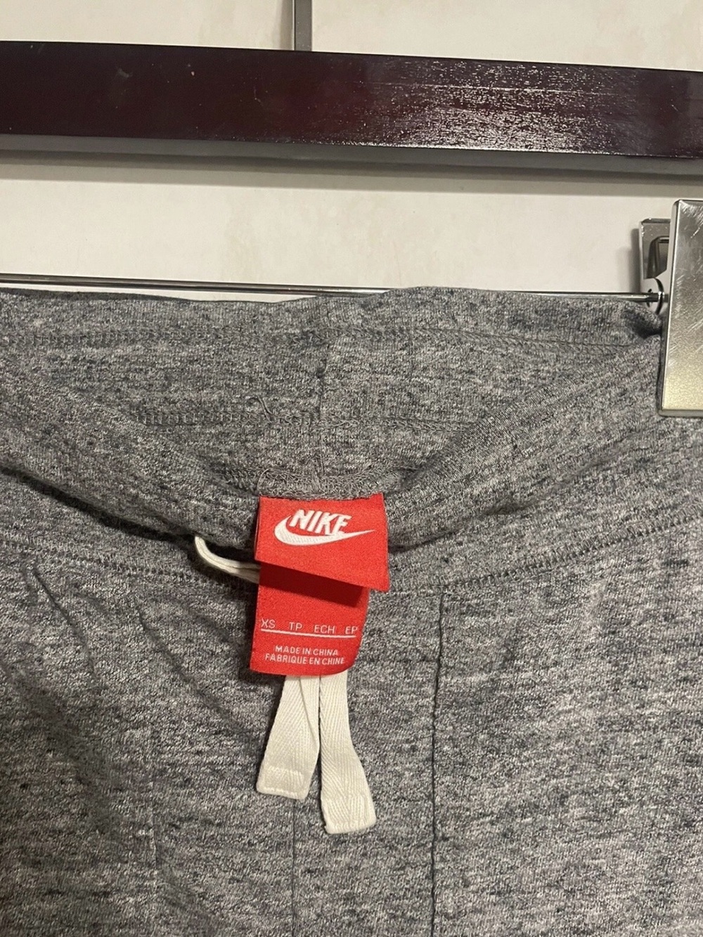 Nike Women's Heather Gray Capri Jogger Pants - Picture 6 of 9